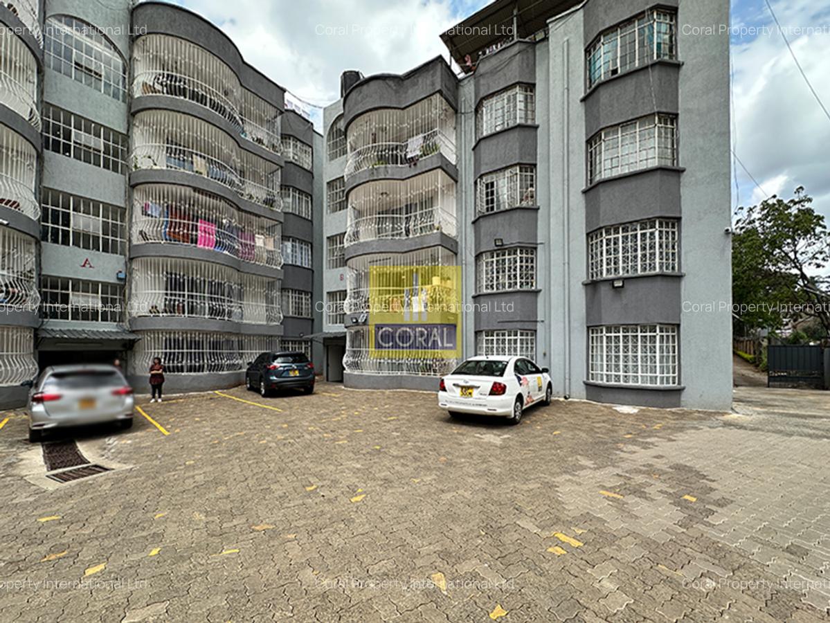 4 Bed Apartment in Parklands - 16