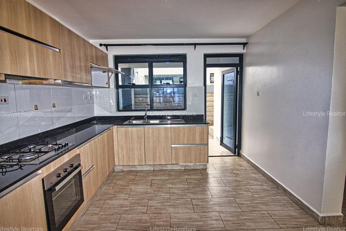 4 Bed House with En Suite at Eastern Bypass - 6