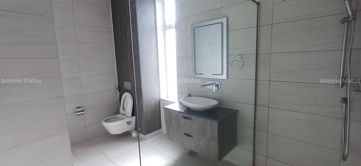 2 Bed Apartment with En Suite at Terrace Close - 10
