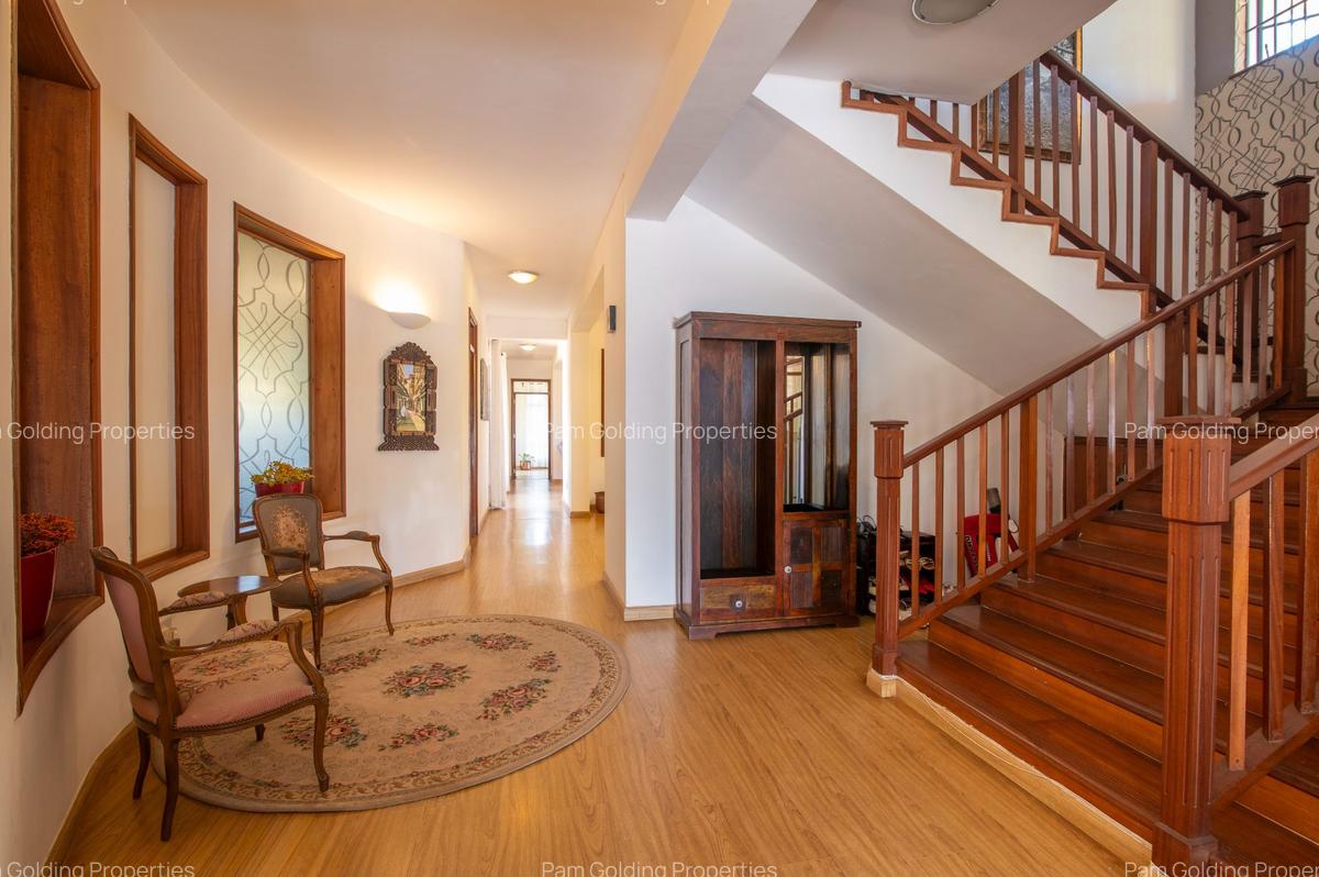 4 Bed House with En Suite in Runda - 2