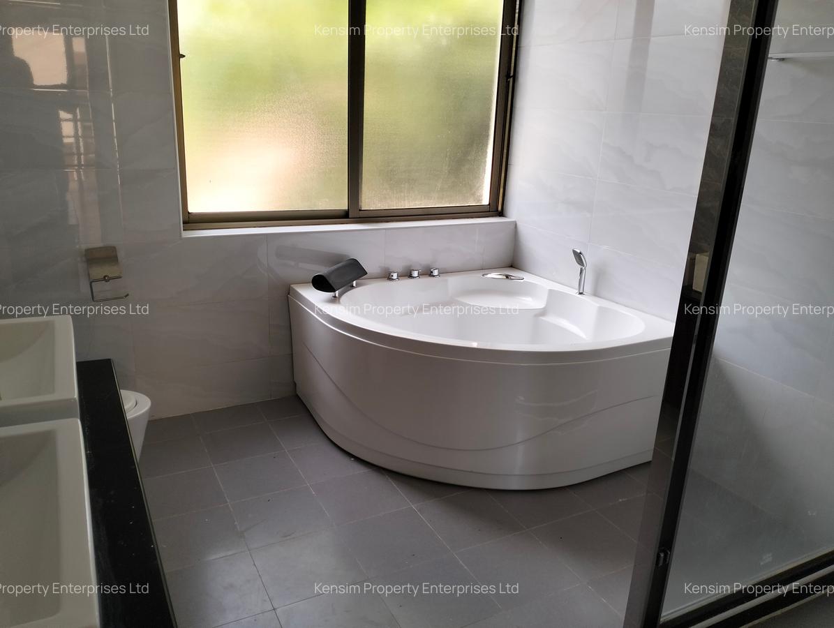 5 Bed Townhouse with En Suite in Lavington - 18