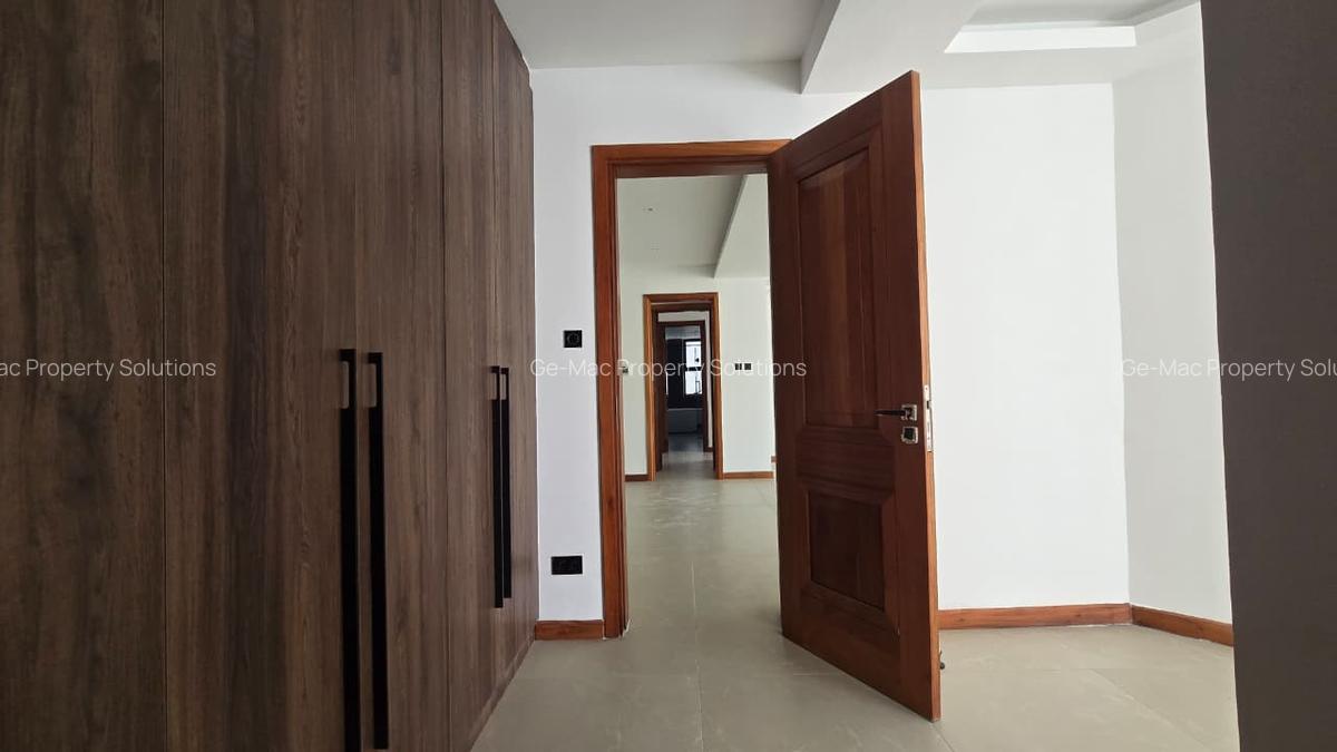 3 Bed Apartment with En Suite in Riverside - 9