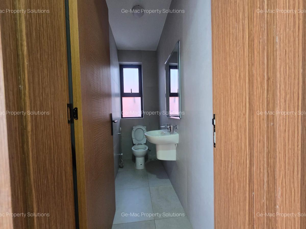 4 Bed House with En Suite in Membley - 13