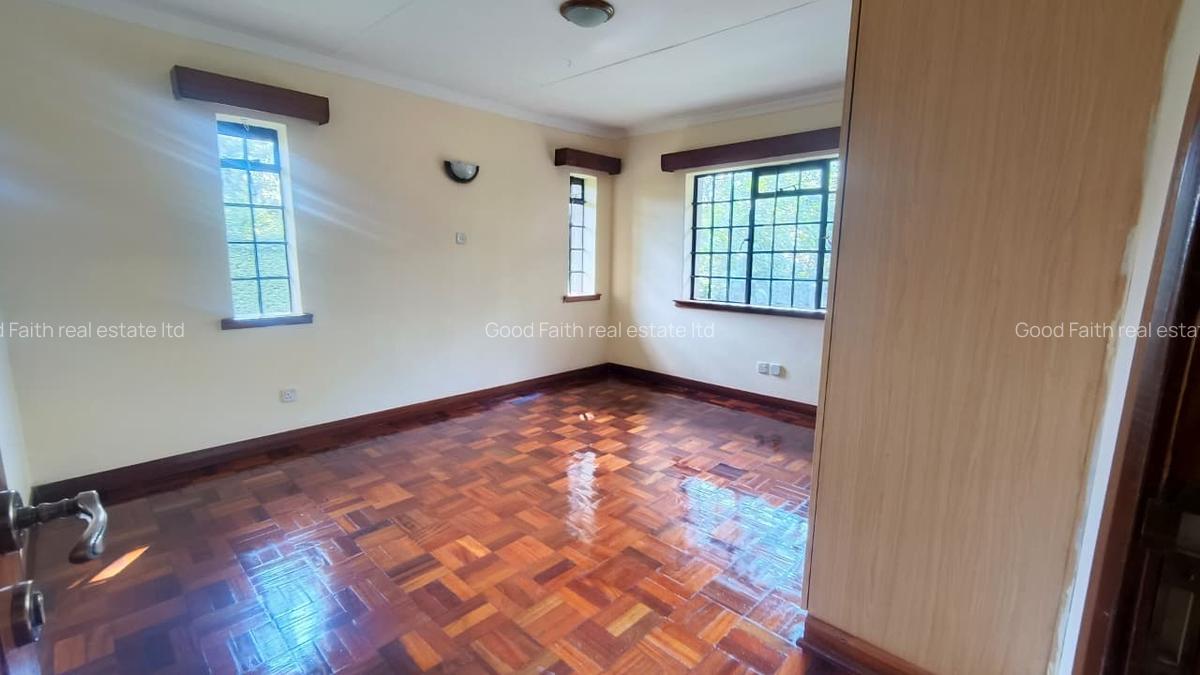 5 Bed House with En Suite in Runda - 12