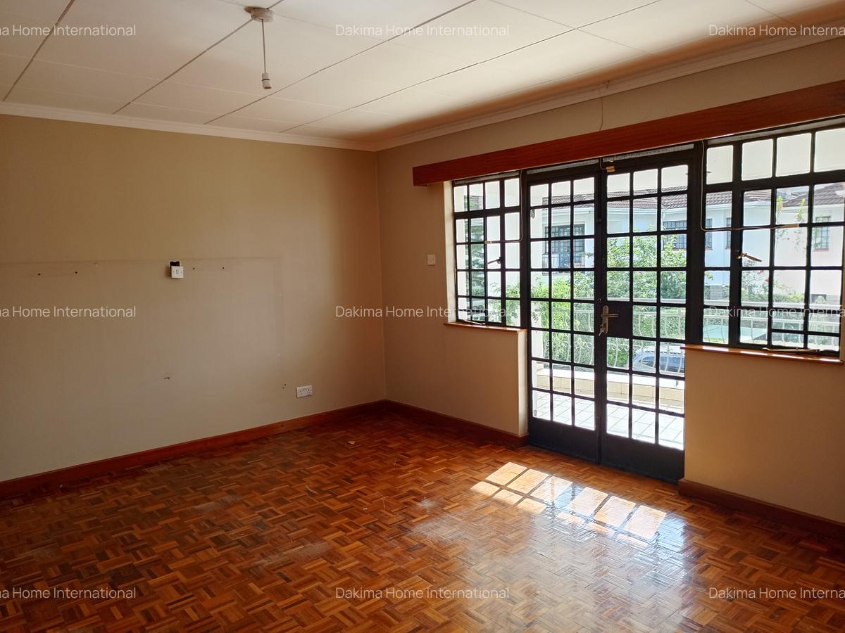 4 Bed Townhouse with En Suite in Spring Valley - 17