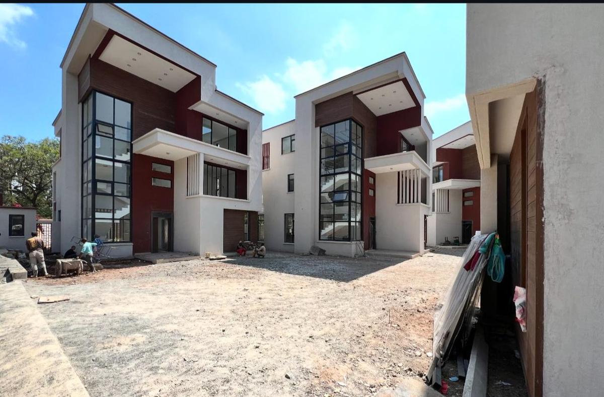 5 Bed Townhouse with En Suite in Lavington