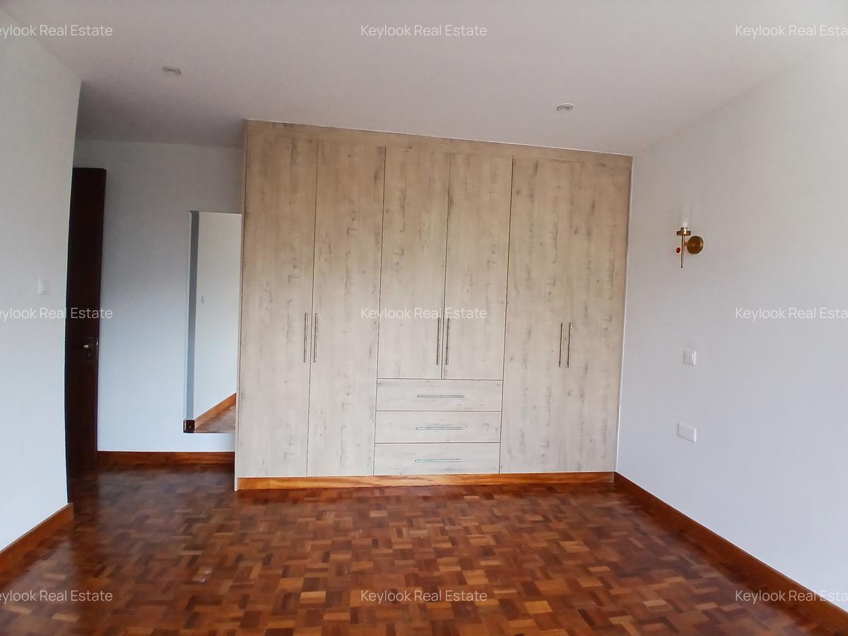 5 Bed Townhouse with En Suite at Lavington Green - 12