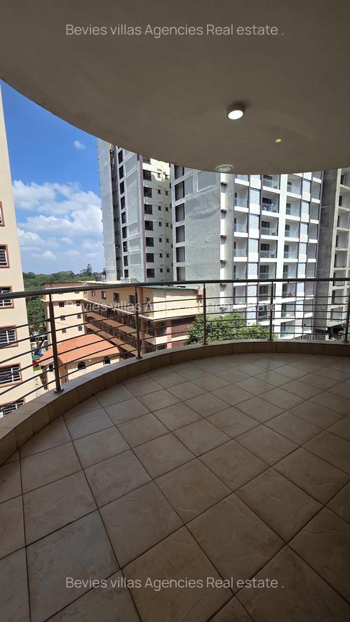 4 Bed Apartment with En Suite at Parklands - 16