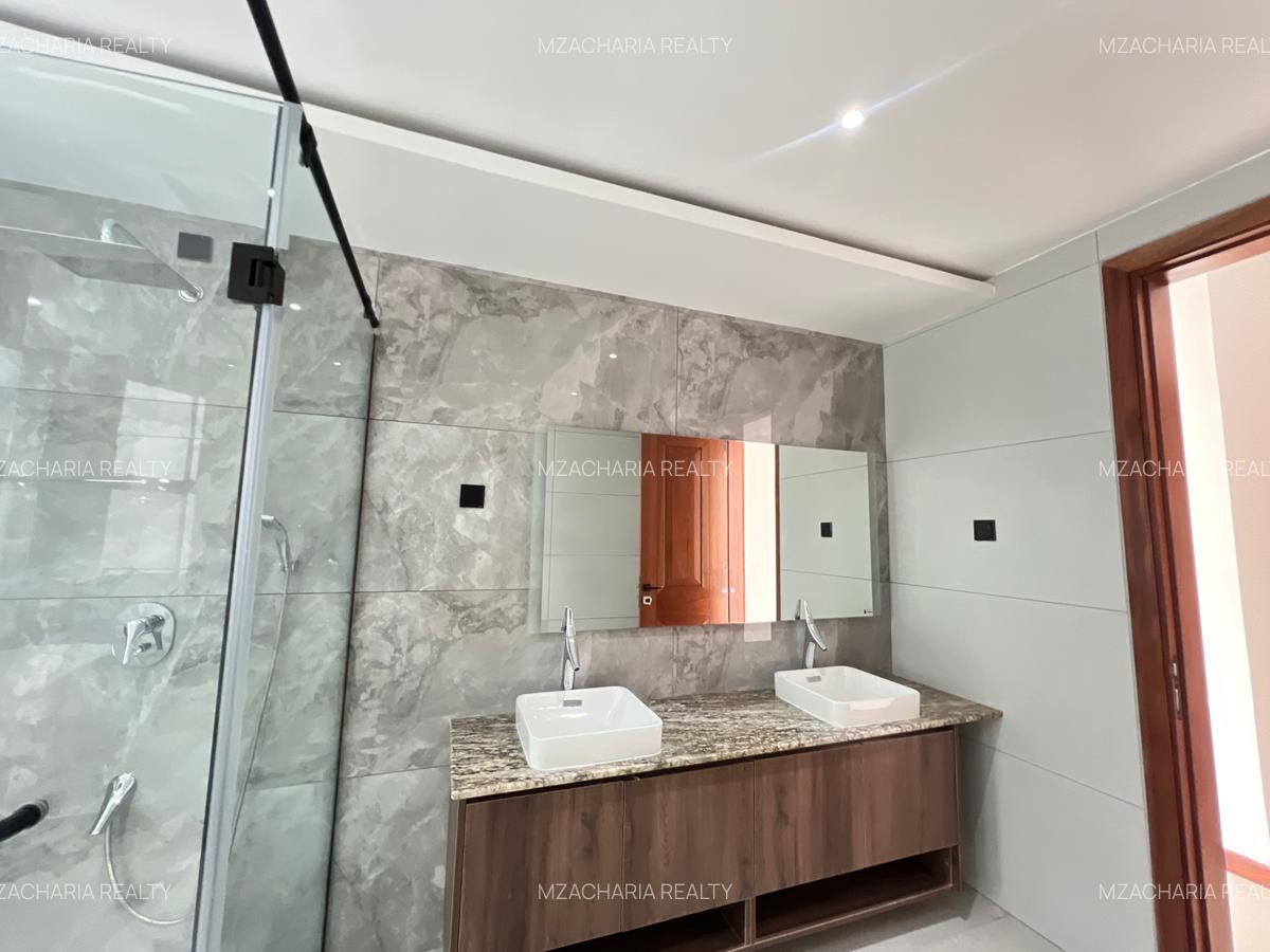 3 Bed Apartment with En Suite in Riverside - 11