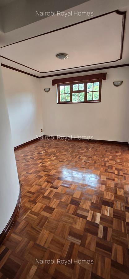 4 Bed Townhouse with En Suite at La - 16