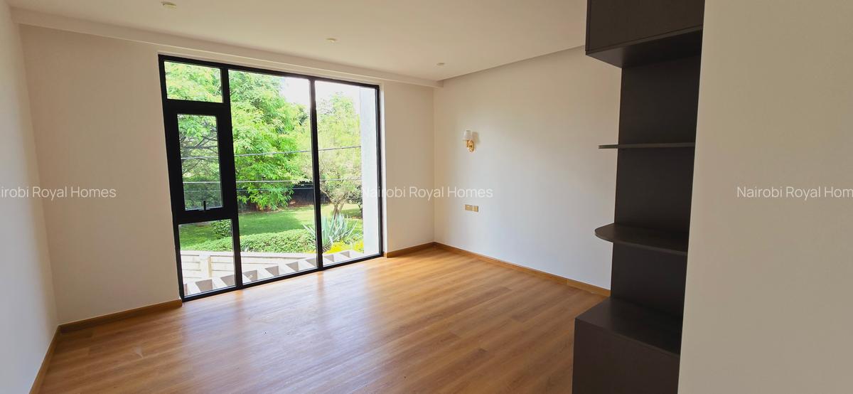 5 Bed Townhouse with En Suite at Lavington Green - 11