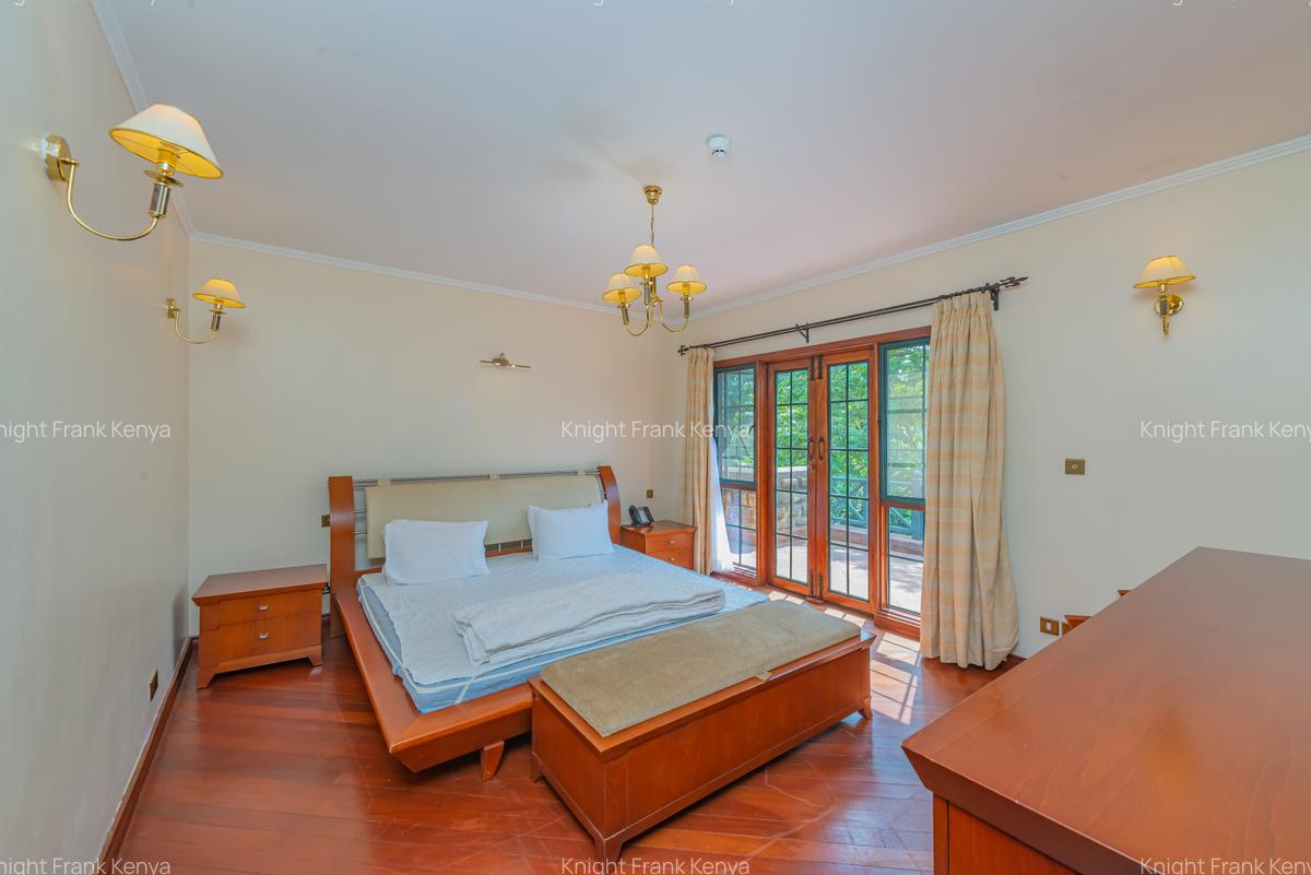 3 Bed House with En Suite in Ridgeways - 14