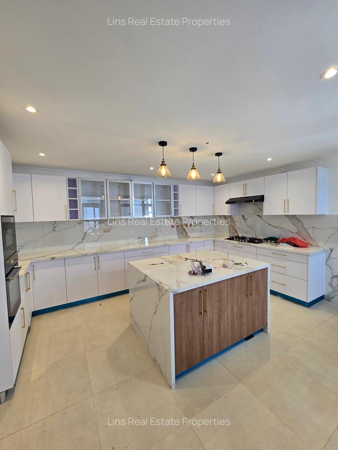 7 Bed House with En Suite in Runda - 7