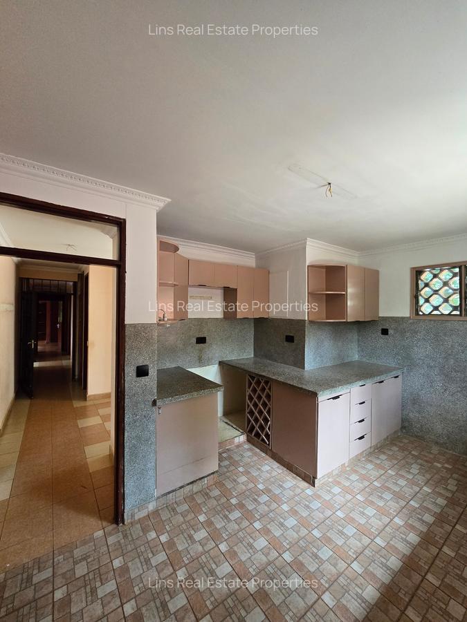 4 Bed House with En Suite in Loresho - 19
