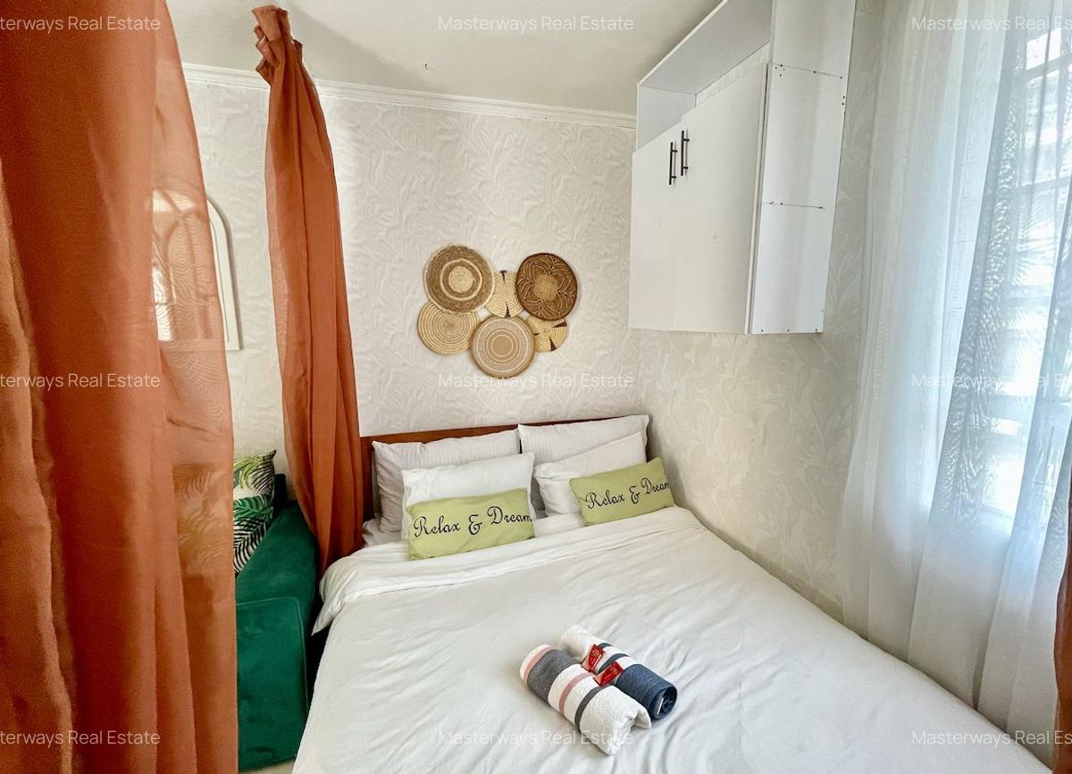 Serviced Studio Apartment with En Suite at School Lane - 4