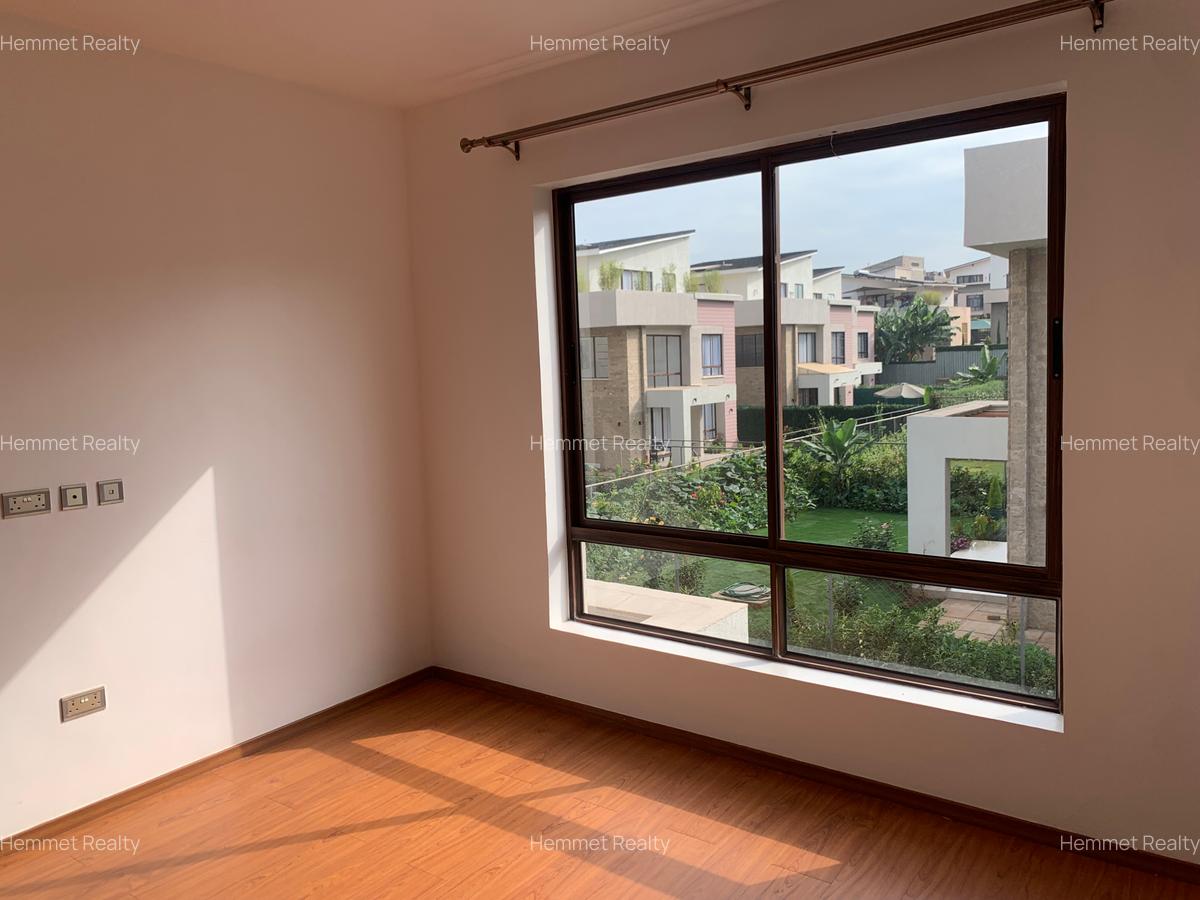 4 Bed Townhouse with En Suite in Runda - 11