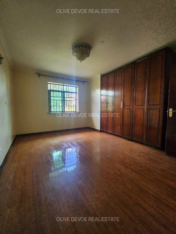 4 Bed Townhouse with En Suite in Lavington - 17