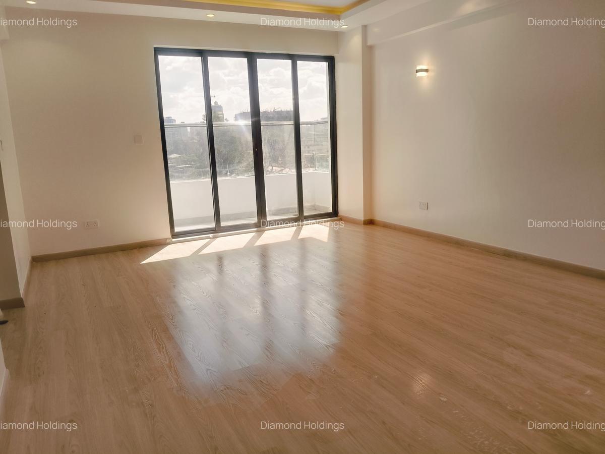 5 Bed Apartment with En Suite in Parklands - 14