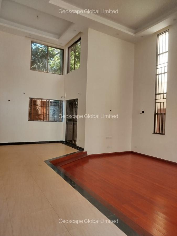5 Bed Townhouse with En Suite in Lavington - 2