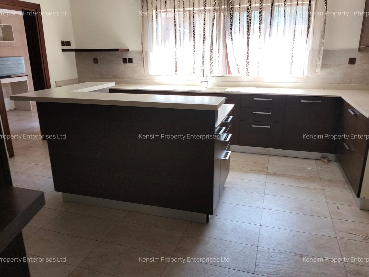 5 Bed Townhouse with En Suite in Lavington - 17