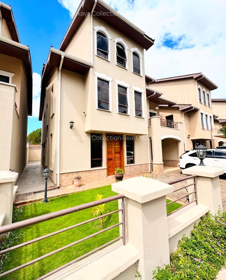 5 Bed House with En Suite in Lavington - 13