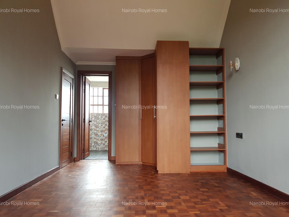 6 Bed Townhouse with En Suite at Lavington Green - 16