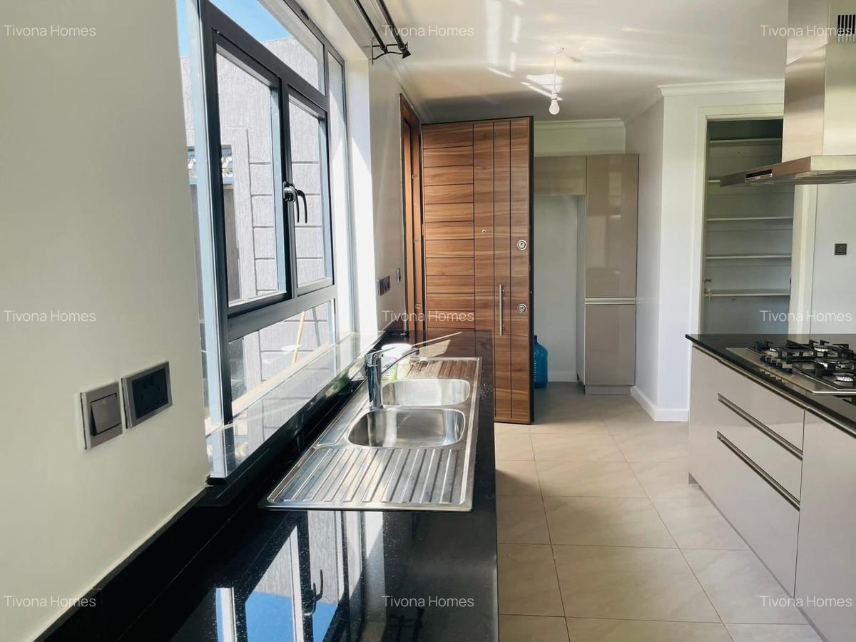 5 Bed Townhouse with En Suite in Runda - 15