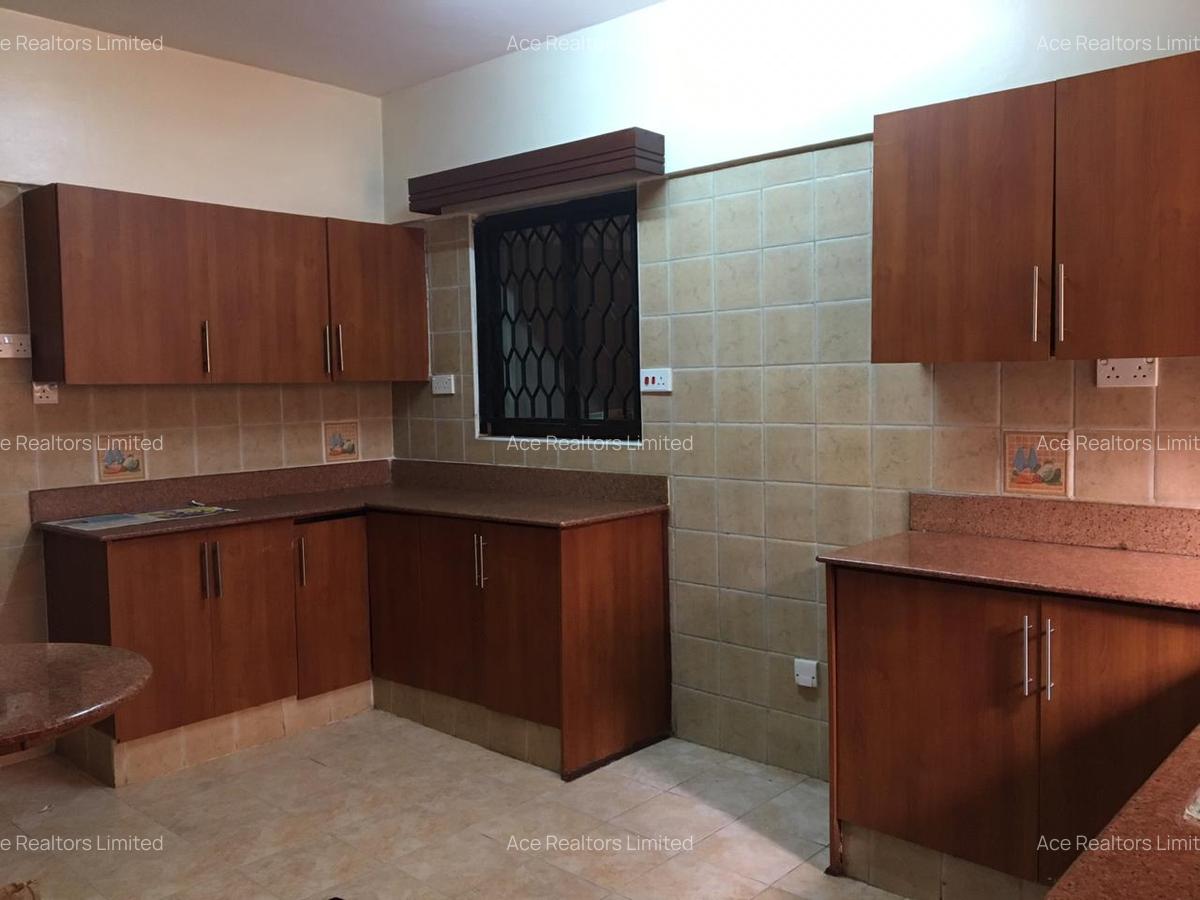 3 Bed Apartment with En Suite at Westlands - 5