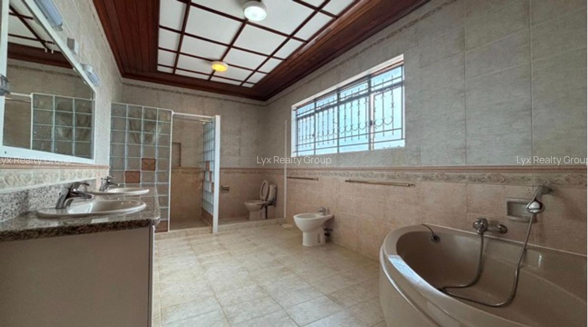 5 Bed Villa with En Suite in Runda - 8