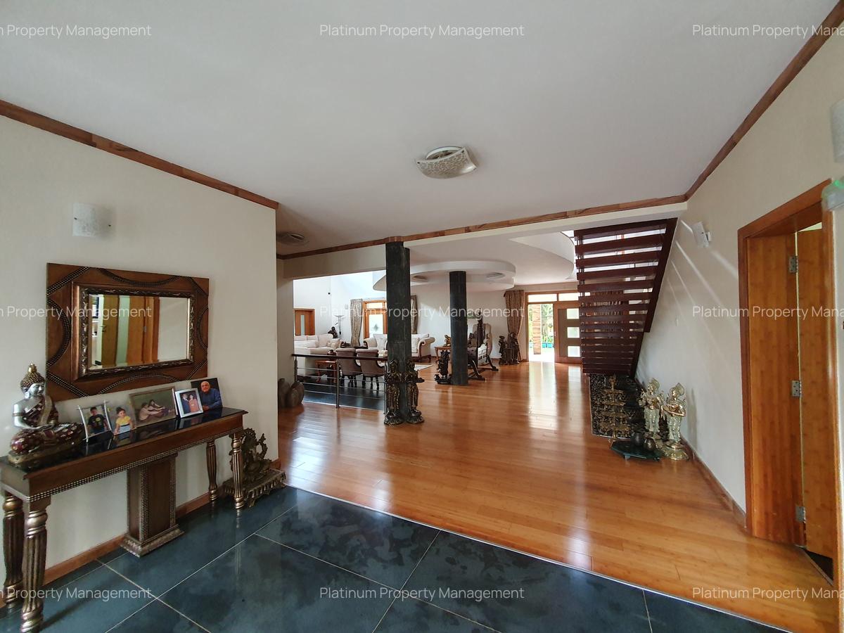 5 Bed Villa with En Suite in Kyuna - 2