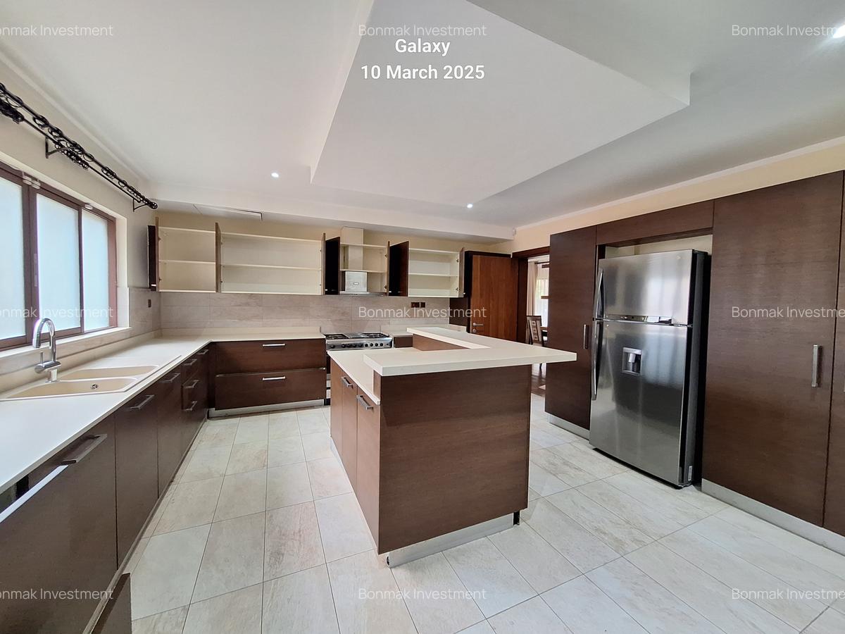 5 Bed Townhouse with En Suite at Lavington Green - 5