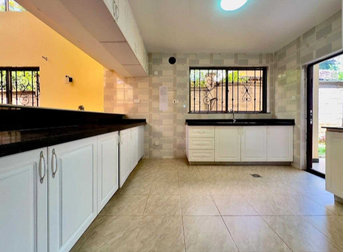 5 Bed Townhouse with En Suite in Lavington - 5