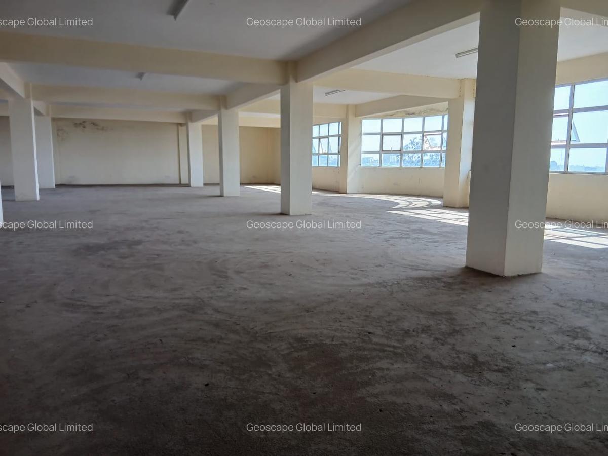5,400 ft² Warehouse with Parking in Ruaraka - 3