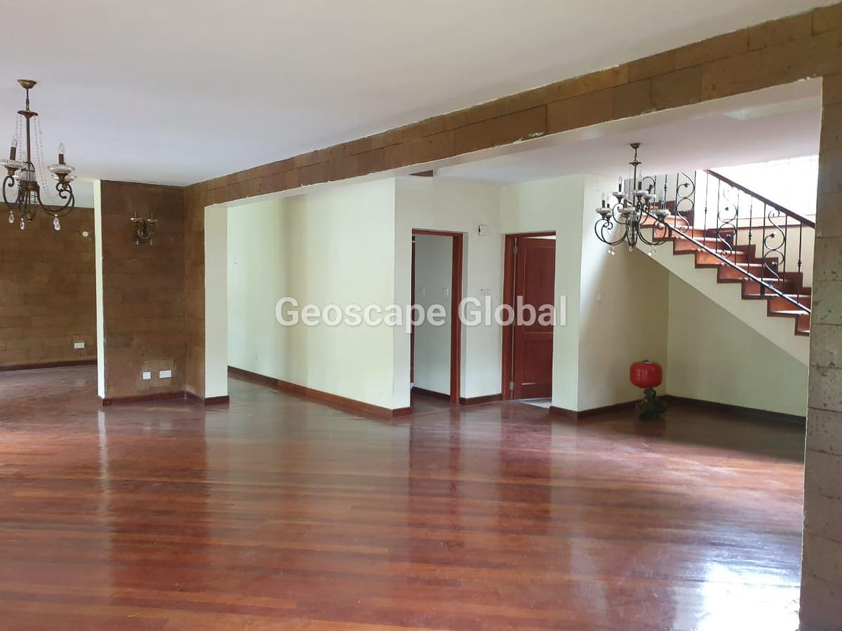 5 Bed House with En Suite in Rosslyn - 14
