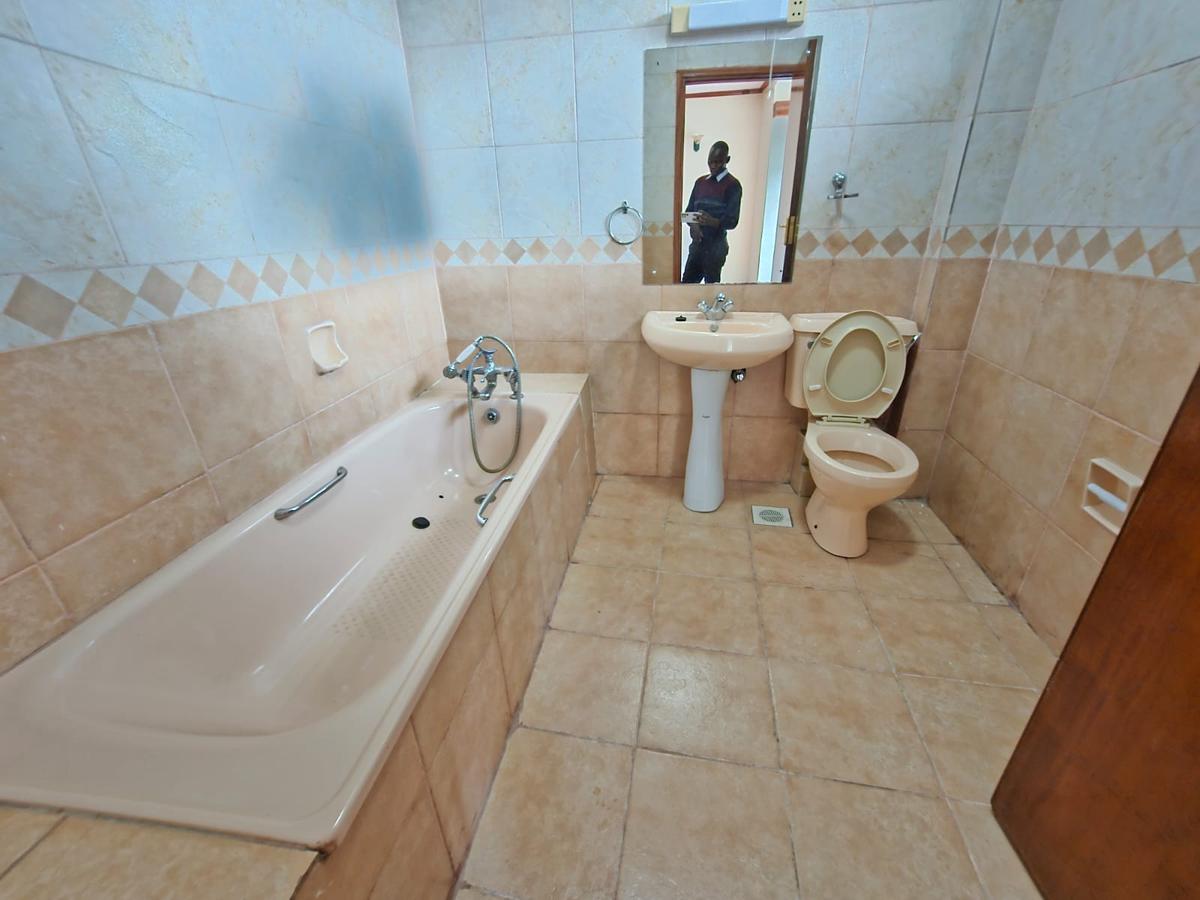 5 Bed House with En Suite in Lavington - 14