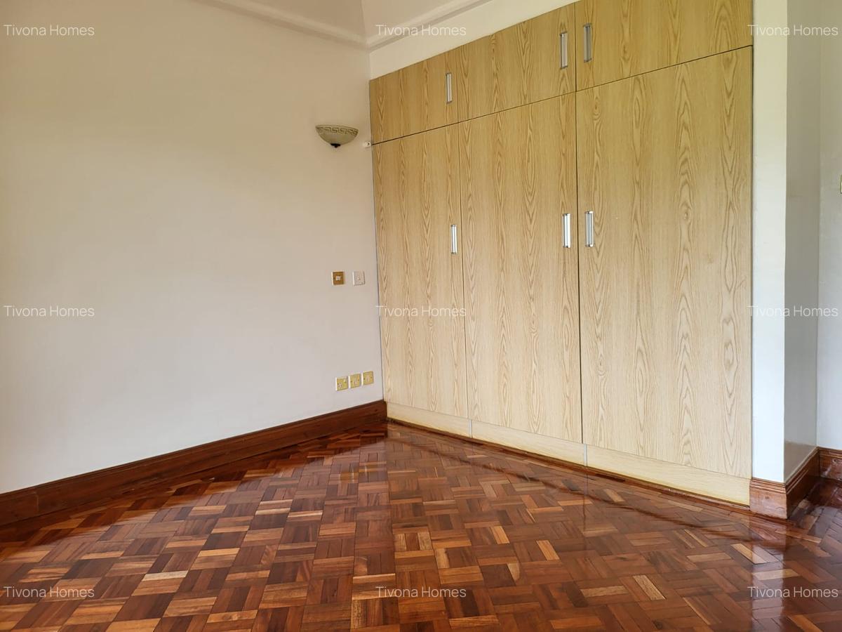 5 Bed Townhouse with Swimming Pool in Runda - 14