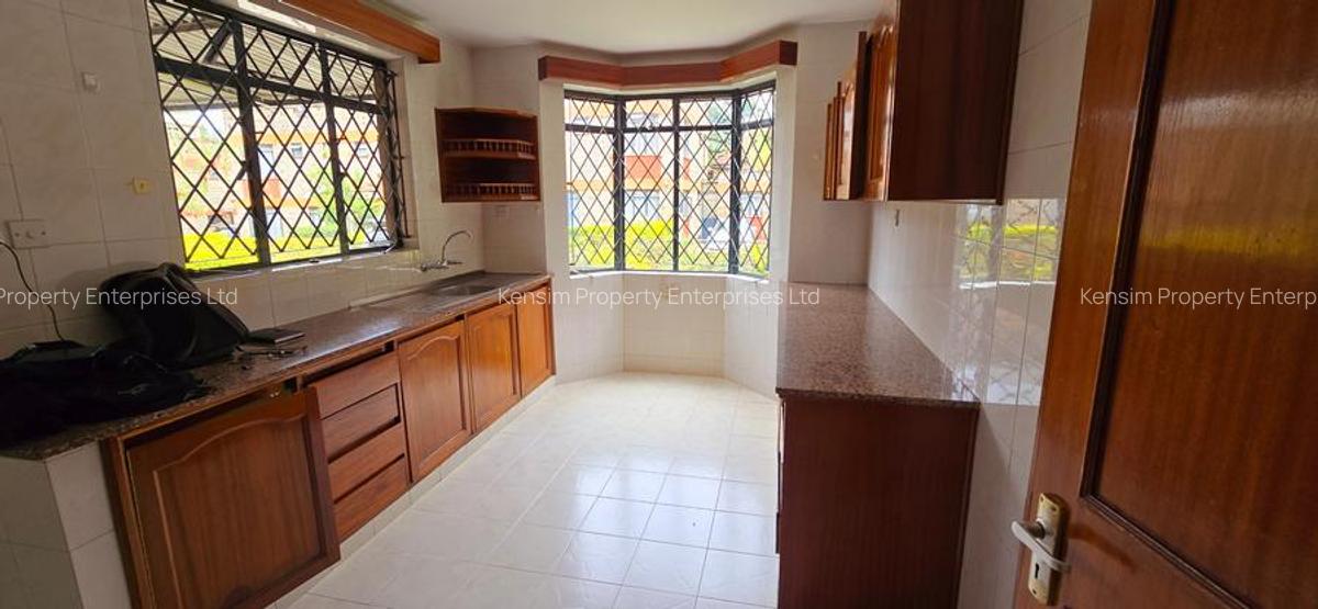 4 Bed Townhouse with En Suite in Lavington - 10