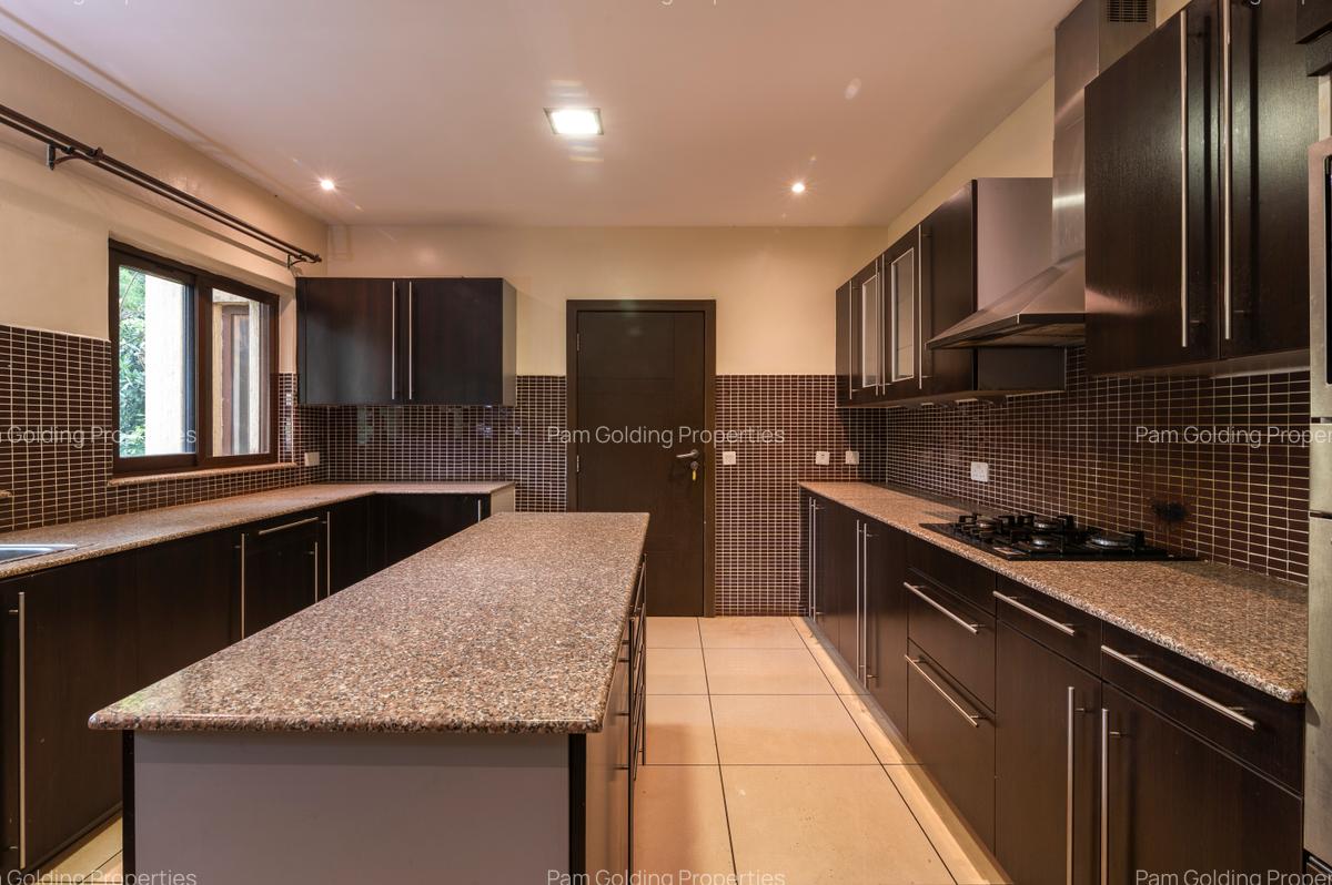 5 Bed Apartment at Riverside Drive - 7