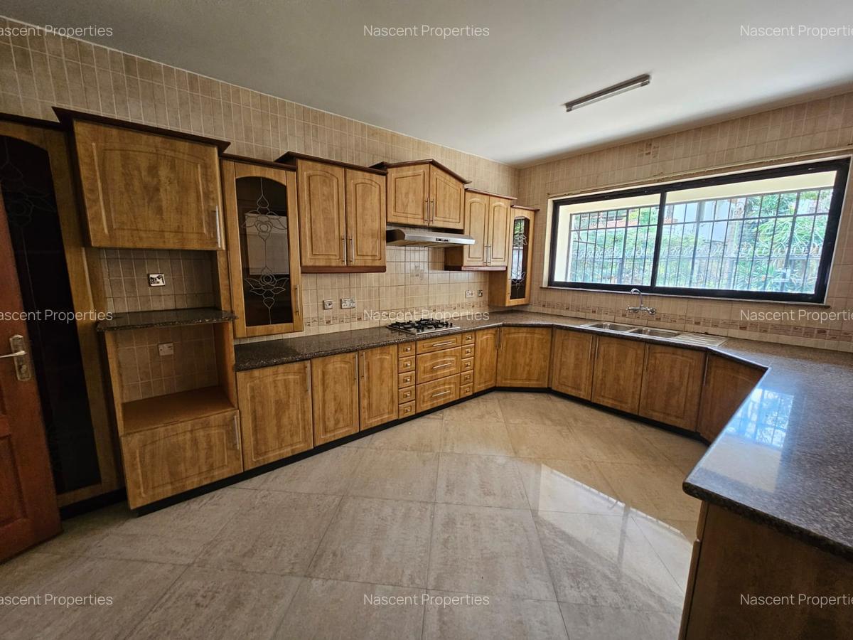 4 Bed Townhouse with En Suite in Spring Valley - 11