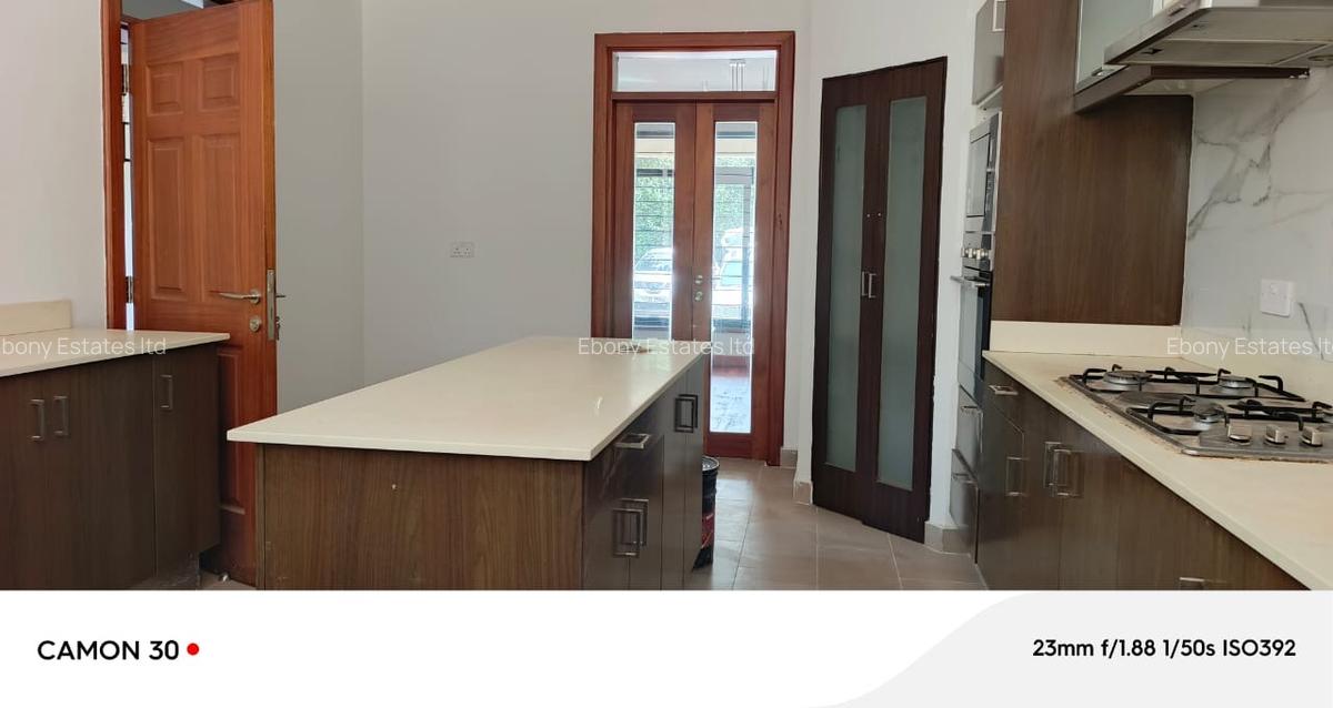 5 Bed Townhouse with En Suite in Lavington - 6