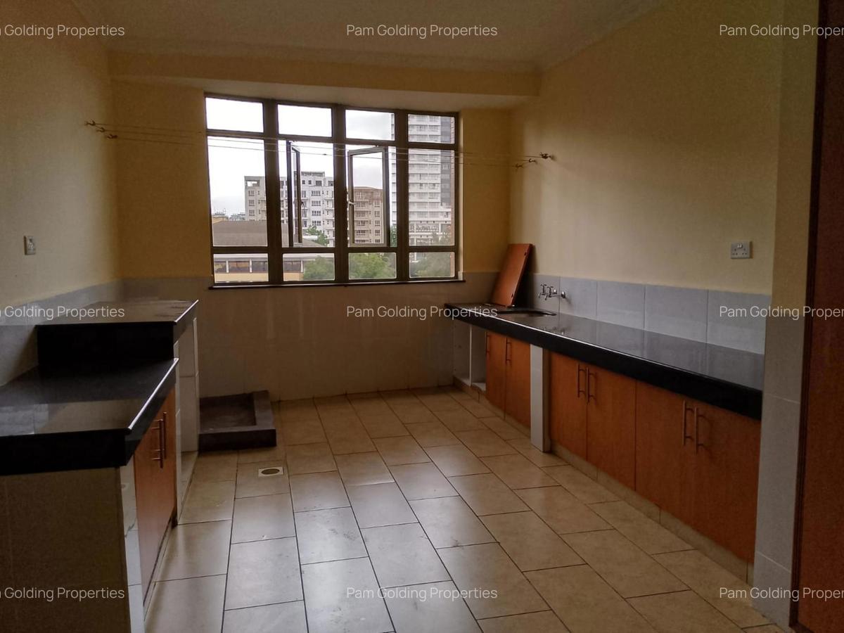 3 Bed Apartment with En Suite in Kilimani - 12