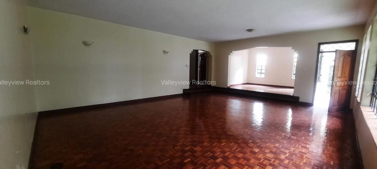 4 Bed Townhouse with En Suite at Lavington - 2