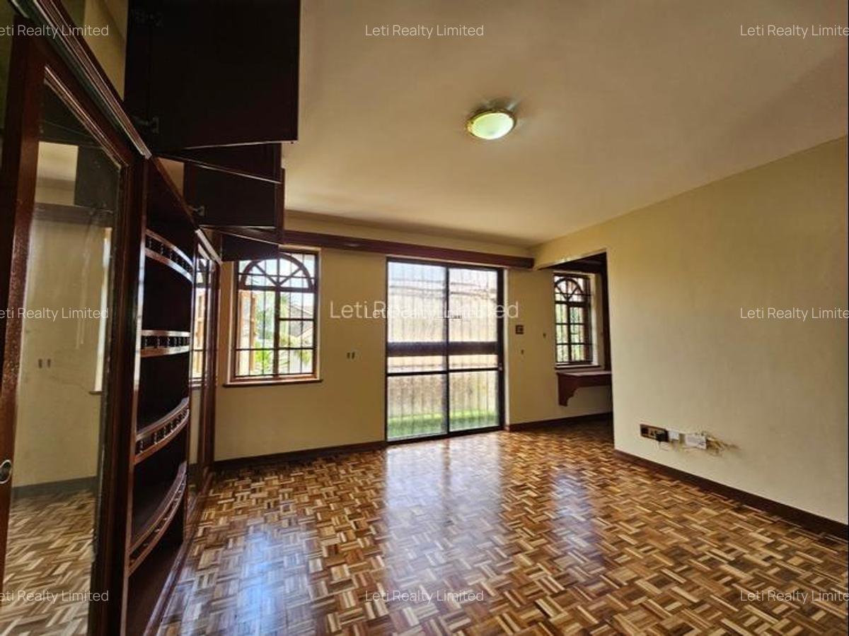 5 Bed Townhouse with En Suite in Lavington - 6