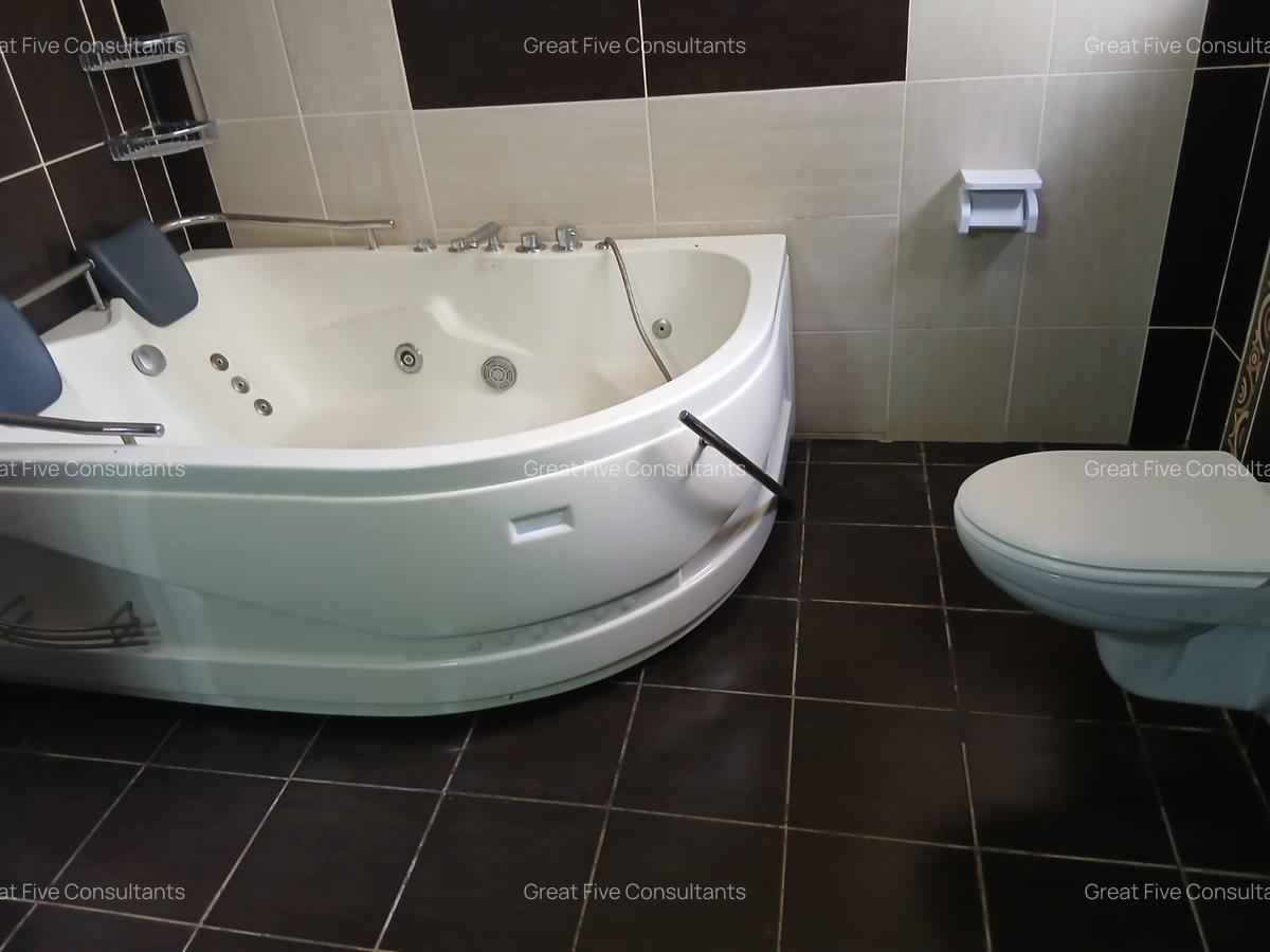 5 Bed House with En Suite in Runda - 16