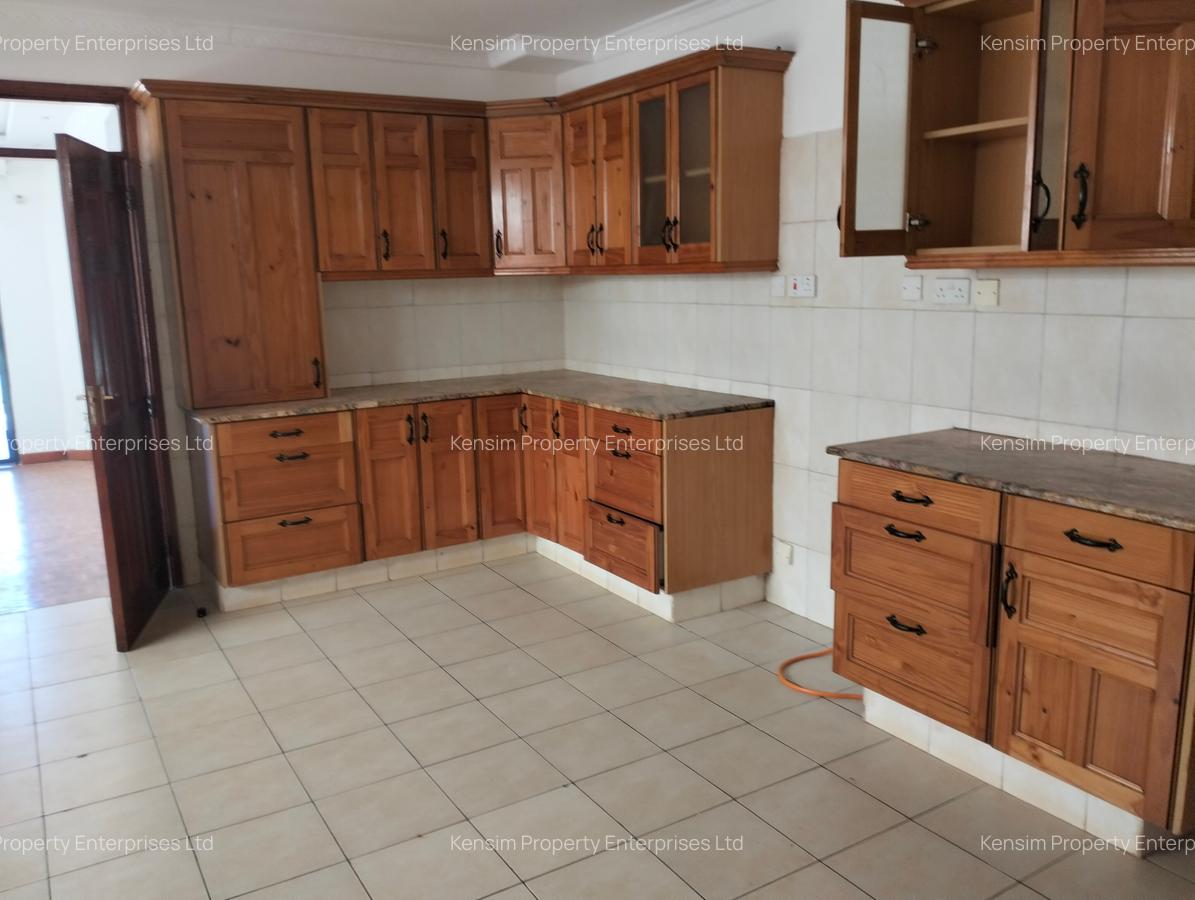 5 Bed Townhouse with En Suite in Karen - 12