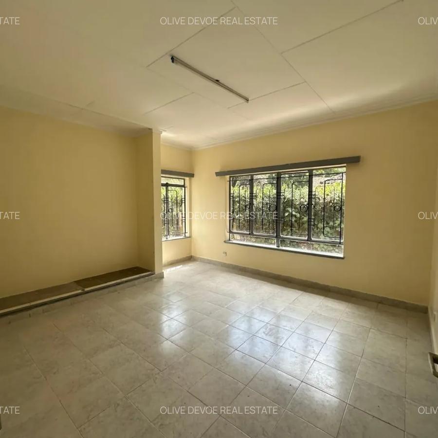 Commercial Property with Parking in State House - 10