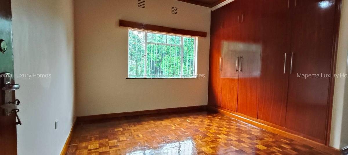 4 Bed House with En Suite at Rosslyn - 7