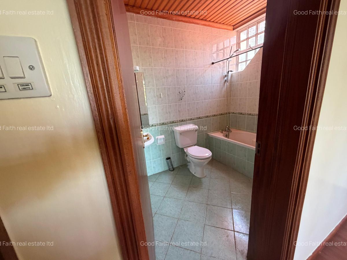 5 Bed House with En Suite in Runda - 12