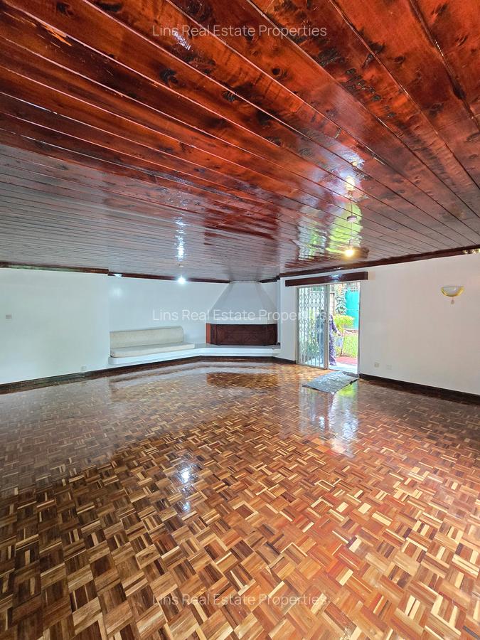 5 Bed House with En Suite in Lavington - 5