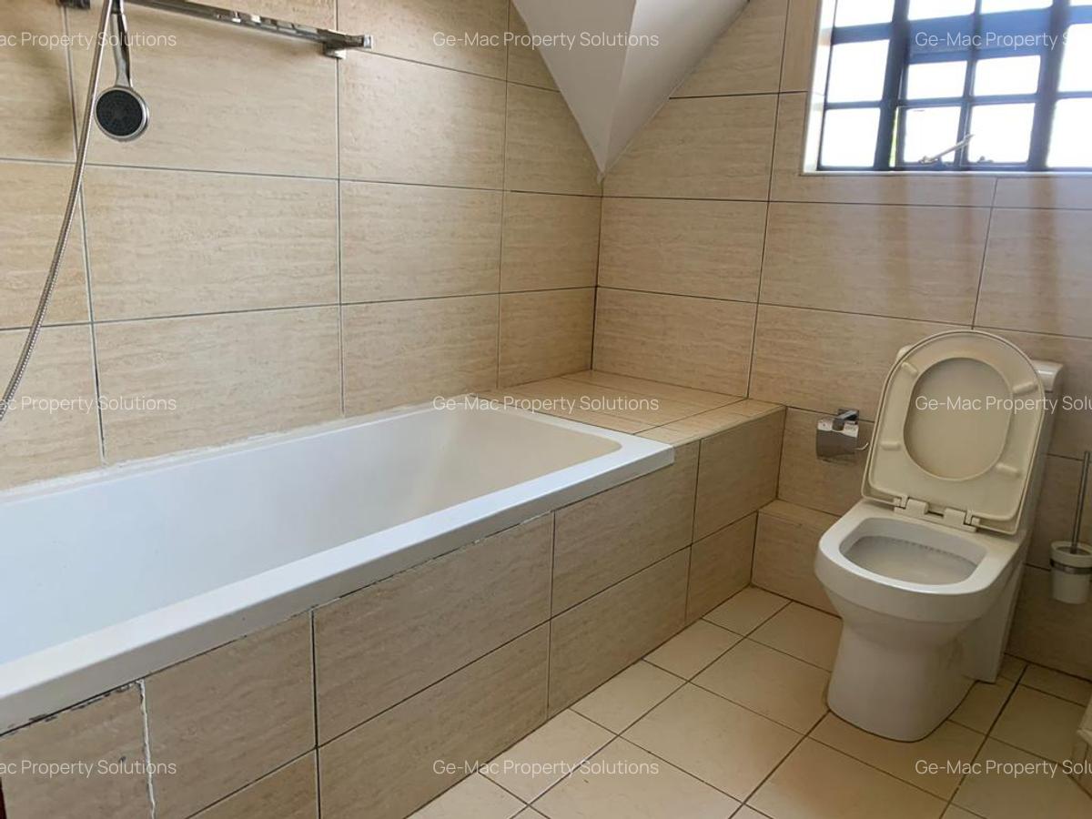 5 Bed House with En Suite in Lavington - 17